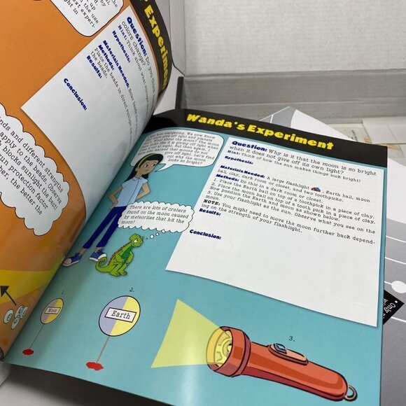 Scholastic The Magic School Bus: Rides Again. The Secrets of Space Science Kit. - Picture 8 of 9